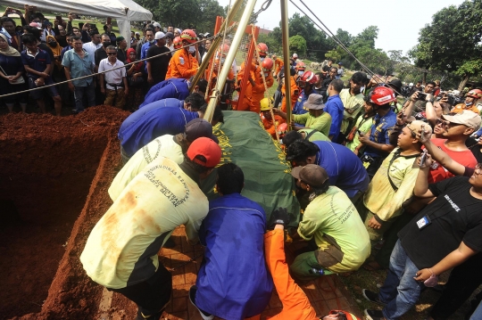 Momen Pemakaman Fajri, Pria Obesitas Berbobot 300 Kg: Dibantu Damkar dan Basarnas