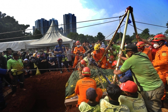 Momen Pemakaman Fajri, Pria Obesitas Berbobot 300 Kg: Dibantu Damkar dan Basarnas