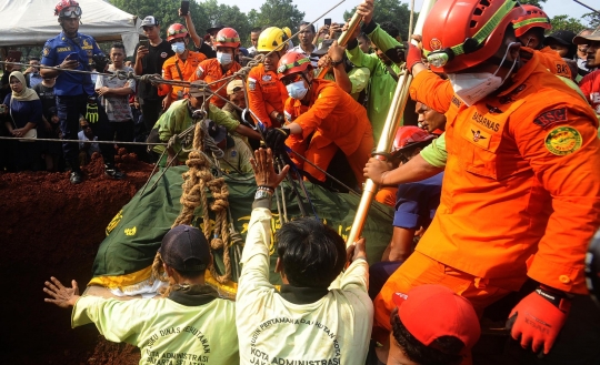 Momen Pemakaman Fajri, Pria Obesitas Berbobot 300 Kg: Dibantu Damkar dan Basarnas