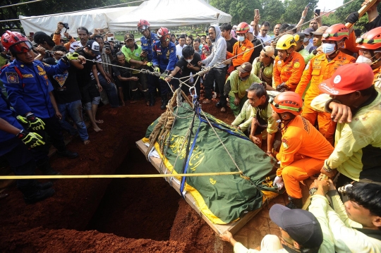 Momen Pemakaman Fajri, Pria Obesitas Berbobot 300 Kg: Dibantu Damkar dan Basarnas