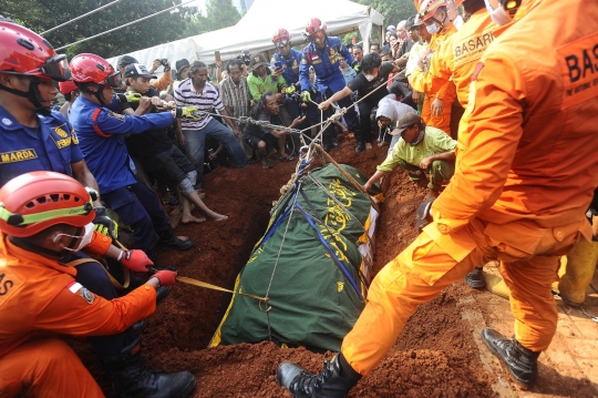 Momen Pemakaman Fajri, Pria Obesitas Berbobot 300 Kg: Dibantu Damkar dan Basarnas