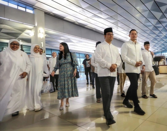 Momen Akrab AHY Antar Anies Baswedan Berangkat ke Tanah Suci