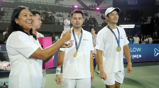 Menang Lagi-Lagi Tenis, Raffi Ahmad dan Dion Wiyoko Raih Piala Bertabur Berlian Rp2 M