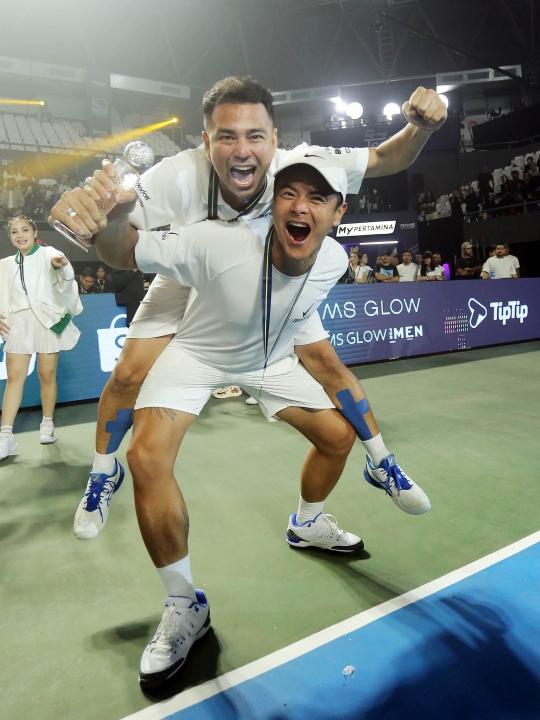 Menang Lagi-Lagi Tenis, Raffi Ahmad dan Dion Wiyoko Raih Piala Bertabur Berlian Rp2 M