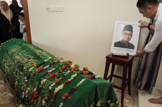 Desmond Mahesa Meninggal Dunia, Ganjar hingga Prabowo Melayat ke Rumah Duka