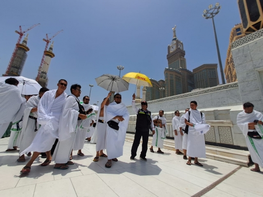 Jelang Puncak Haji, Menteri Agama Jalankan Ibadah Umrah