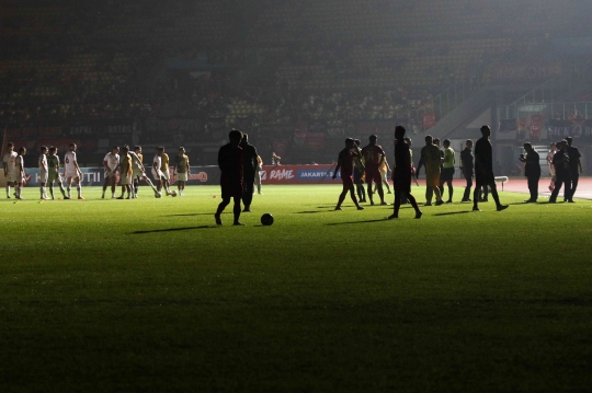 Mati Lampu Ganggu Laga Persija Jakarta Vs Ratchaburi FC, Candrabaga Gelap Gulita