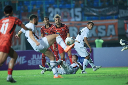 Sempat Diwarnai Mati Lampu, Ini Momen Sengit Persija Jakarta Tekuk Ratchaburi FC 1-0