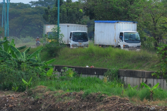 Jalan Inspeksi Kanal Banjir Timur Jadi Jalur Primadona Pengendara Menghindari Macet