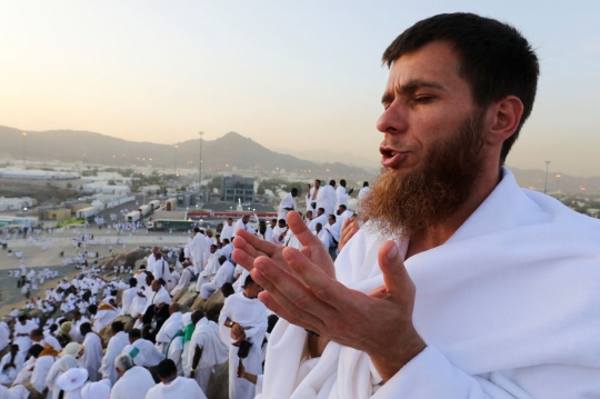 Menjelang Wukuf di Arafah, Ribuan Jemaah Haji Penuhi Jabal Rahmah