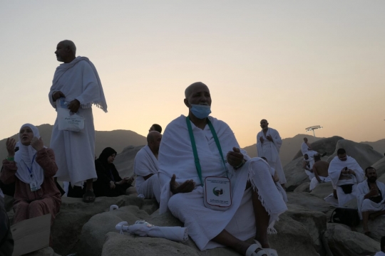 Suasana Jemaah Haji Indonesia Khusyuk Berdoa saat Wukuf di Arafah