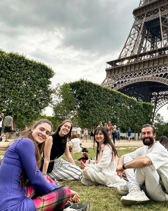 Sering Tampil dalam Event Internasional, ini 7 Pesona Raline Shah saat Hadir di Paris
