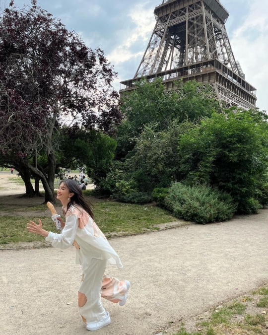 Sering Tampil dalam Event Internasional, ini 7 Pesona Raline Shah saat Hadir di Paris