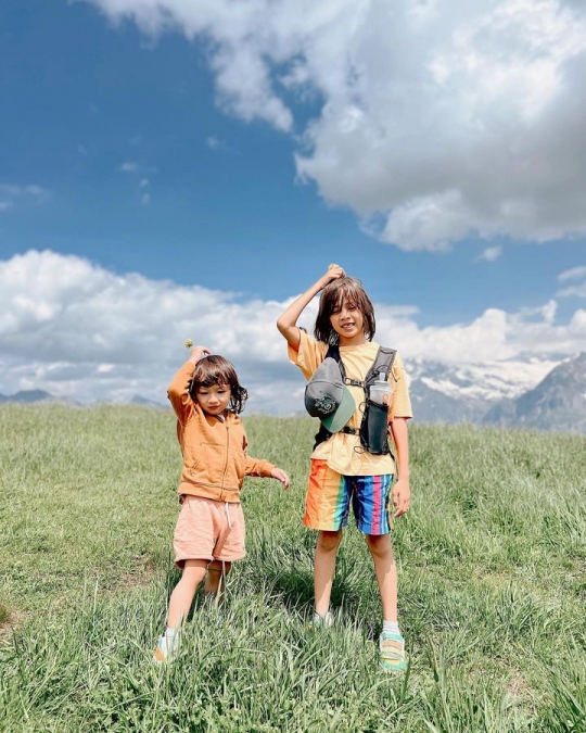 Momen Keseruan Ringgo Agus Rahman & Keluarga di Swiss, Foto Bjorka Bikin Salfok