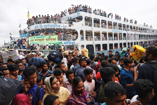 Penampakan Kapal Feri di Bangladesh Disesaki Pemudik Jelang Iduladha