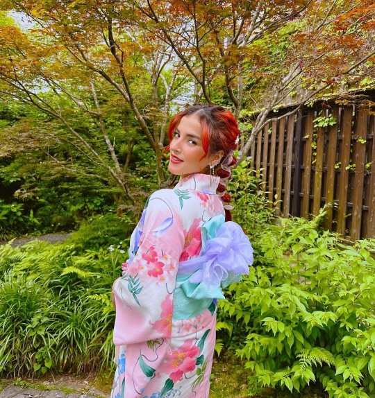 Cantiknya Tasya Farasya Pakai Kimono di Jepang, Netizen 'Rose Blackpink Versi Arab'