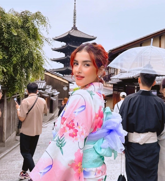 Cantiknya Tasya Farasya Pakai Kimono di Jepang, Netizen 'Rose Blackpink Versi Arab'