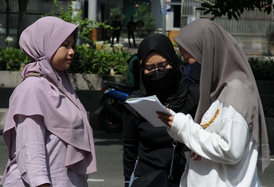 Mencicipi Lezatnya Rujak Viral Bang Shultan yang Bikin Pembeli Rela Antre Berjam-jam