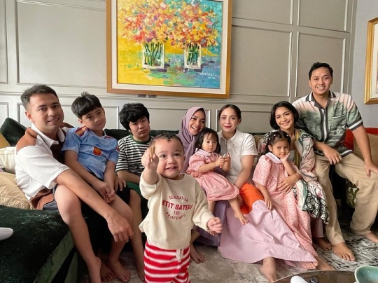 7 Momen Hangat Kebersamaan Mama Rieta dan Cucu Kesayangan, Rayyanza & Aruni Gemesin!