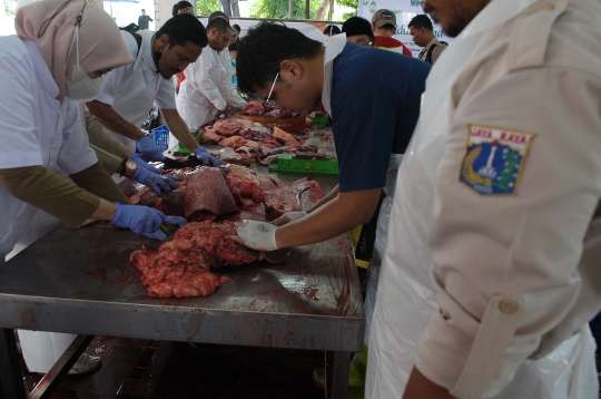 Masjid Istiqlal Gandeng Sudin KPKP untuk Periksa Kondisi Daging Kurban