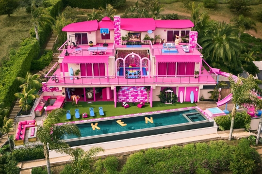 Disewakan Gratis, Intip Megah dan Mewahnya Rumah Barbie di Dunia Nyata