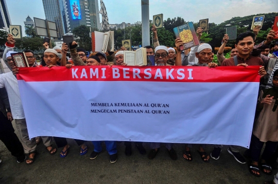 Gelar Demo di Patung Kuda, Massa Kecam Keras Aksi Pembakaran Alquran di Swedia