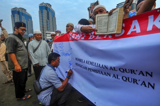 Gelar Demo di Patung Kuda, Massa Kecam Keras Aksi Pembakaran Alquran di Swedia