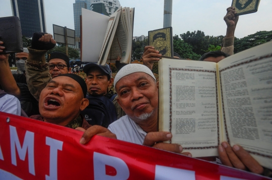 Gelar Demo di Patung Kuda, Massa Kecam Keras Aksi Pembakaran Alquran di Swedia