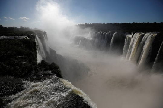 Keindahan Air Terjun Iguazu Mengalahkan Niagara, Panoramanya Bikin Mata Tak Berkedip