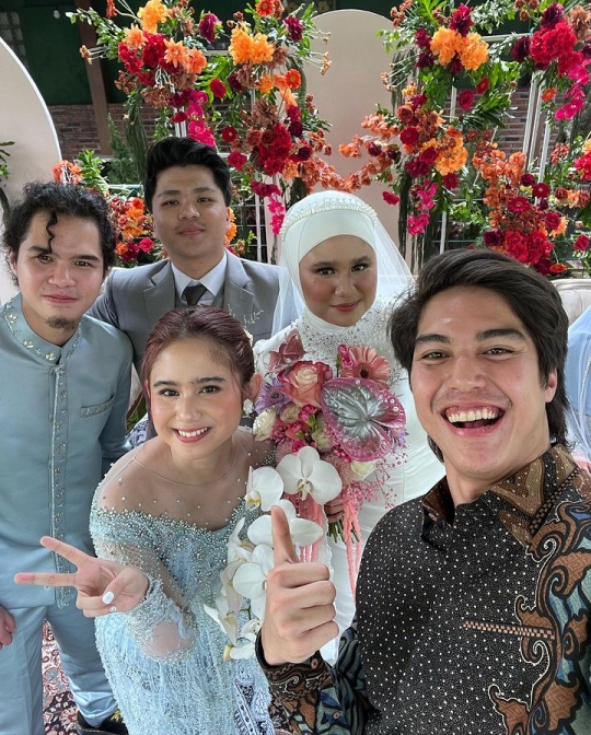 6 Potret Cantik Tissa Biani di Momen Pernikahan Sang Kakak, Curi Perhatian