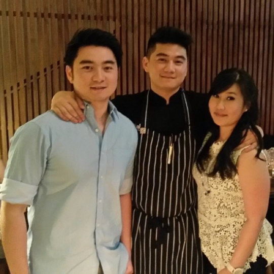 Mirip Banget! 9 Potret Chef Arnold Bersama Sang Kakak Ronald Poernomo, Disebut Kembar