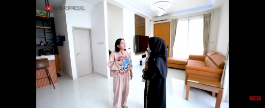 Dari TKW Jadi YouTuber Tenar, Potret Rumah Baru Farida Nurhan Buat Ria Ricis Melongo