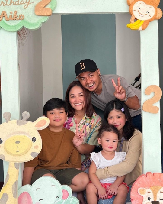 Cute! 7 Potret Ultah ke-2 Aiko Anak Wendi Cagur, Ekspresinya Gemesin Banget