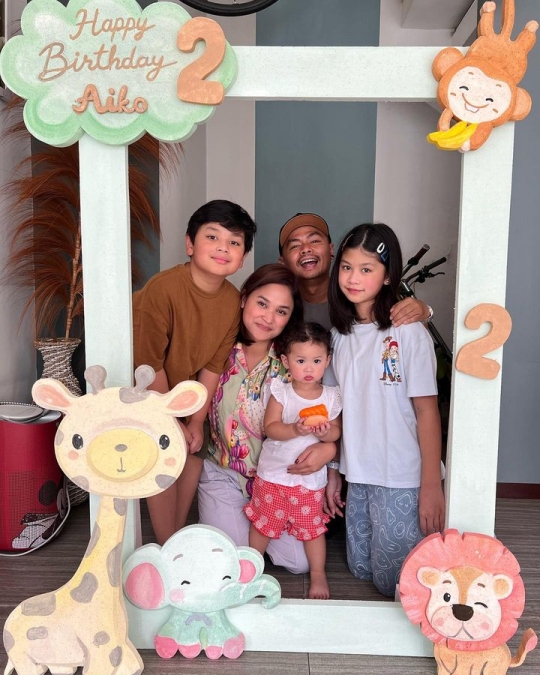 Cute! 7 Potret Ultah ke-2 Aiko Anak Wendi Cagur, Ekspresinya Gemesin Banget