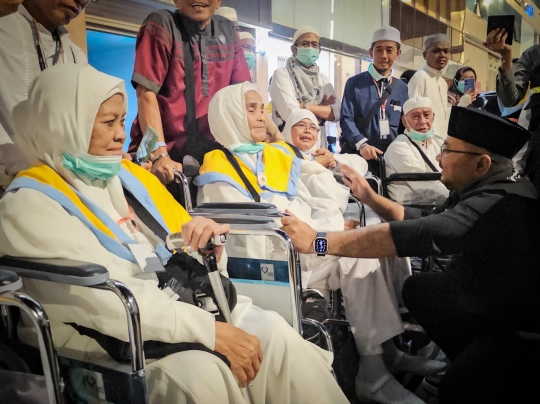 Menag Lepas Kepulangan Jemaah Haji Indonesia, Tambah Jatah Air Zamzam Jadi 10 Liter