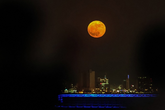 Penampakan Buck Moon di Berbagai Belahan Dunia, Bulan Terlihat Lebih Besar dan Terang