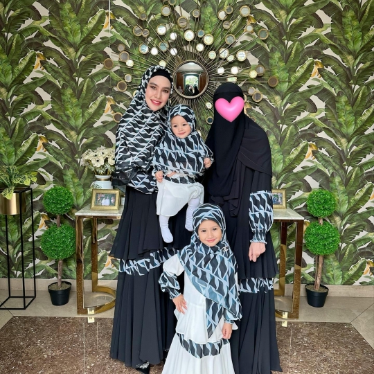 Potret Terbaru Baby Khadeejah Anak Bungsu Kartika Putri Pakai Hijab, Gemesin Banget!