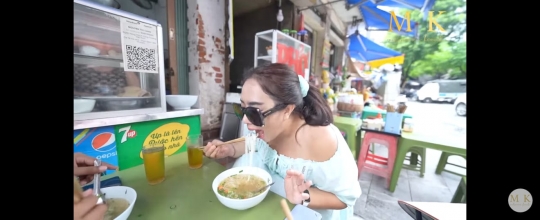 Intip Keseruan 'Crazy Rich Bali' Maharani Kemala Berburu Kuliner di Vietnam