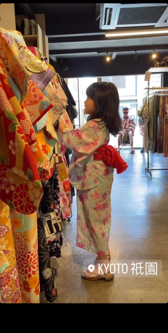 Foto Acha Septriasa & Brie Kompak Pakai Kimono saat Liburan di Jepang, Cantik Banget!