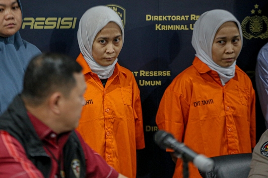 Wajah Si Kembar Rihana Rihani Tertunduk Malu saat Diamankan Polda Metro Jaya