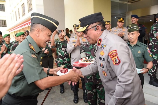 Jenderal Bintang 2 TNI Mendadak Ajak Anggotanya Menggeruduk Mapolda Maluku, Ada Apa?