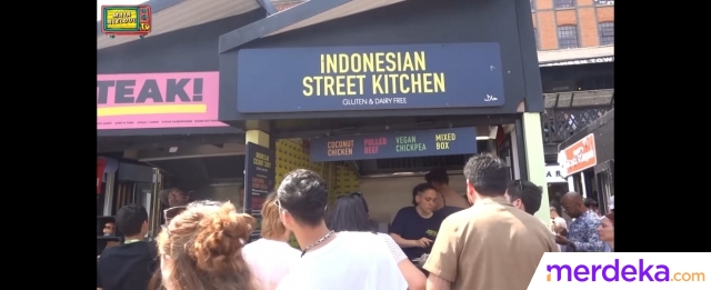 Potret Al Ghazali dan El Rumi Berburu Kuliner Indonesia di Camden Market London