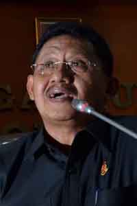 Adi Toegarisman - Nasib Dahlan, lengser dari menteri 