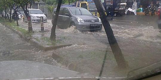 Banjir di karang tengah, Lebak Bulus  merdeka.com