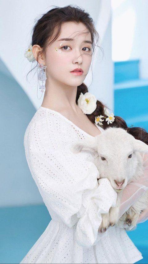 8. Jiang Yiyi