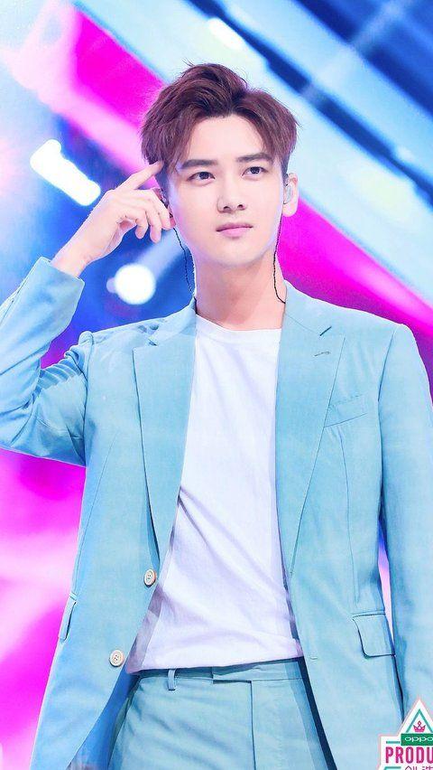 Xiong Ziqi is a Chinese actor and singer known as Dylan Xiong. He has been a member of the Taiwanese boyband SpeXial since 2016. This 31-year-old actor is 188 cm tall.