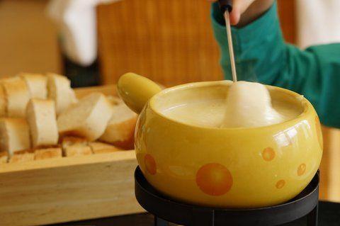 Cheese Fondue Recipe: The Classic Swiss Comfort Food in 2 Variations