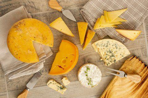 Cheese Fondue Recipe: The Classic Swiss Comfort Food in 2 Variations