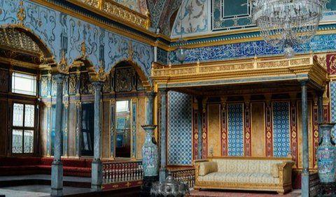 <b>3. Explore Topkapi Palace</b>