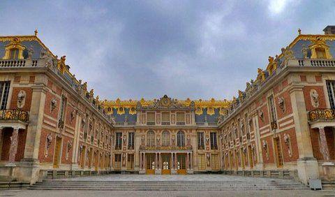 8. Palace of Versailles